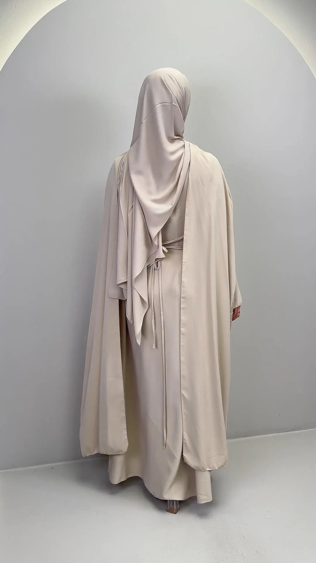 Gizi aftonklänning beige