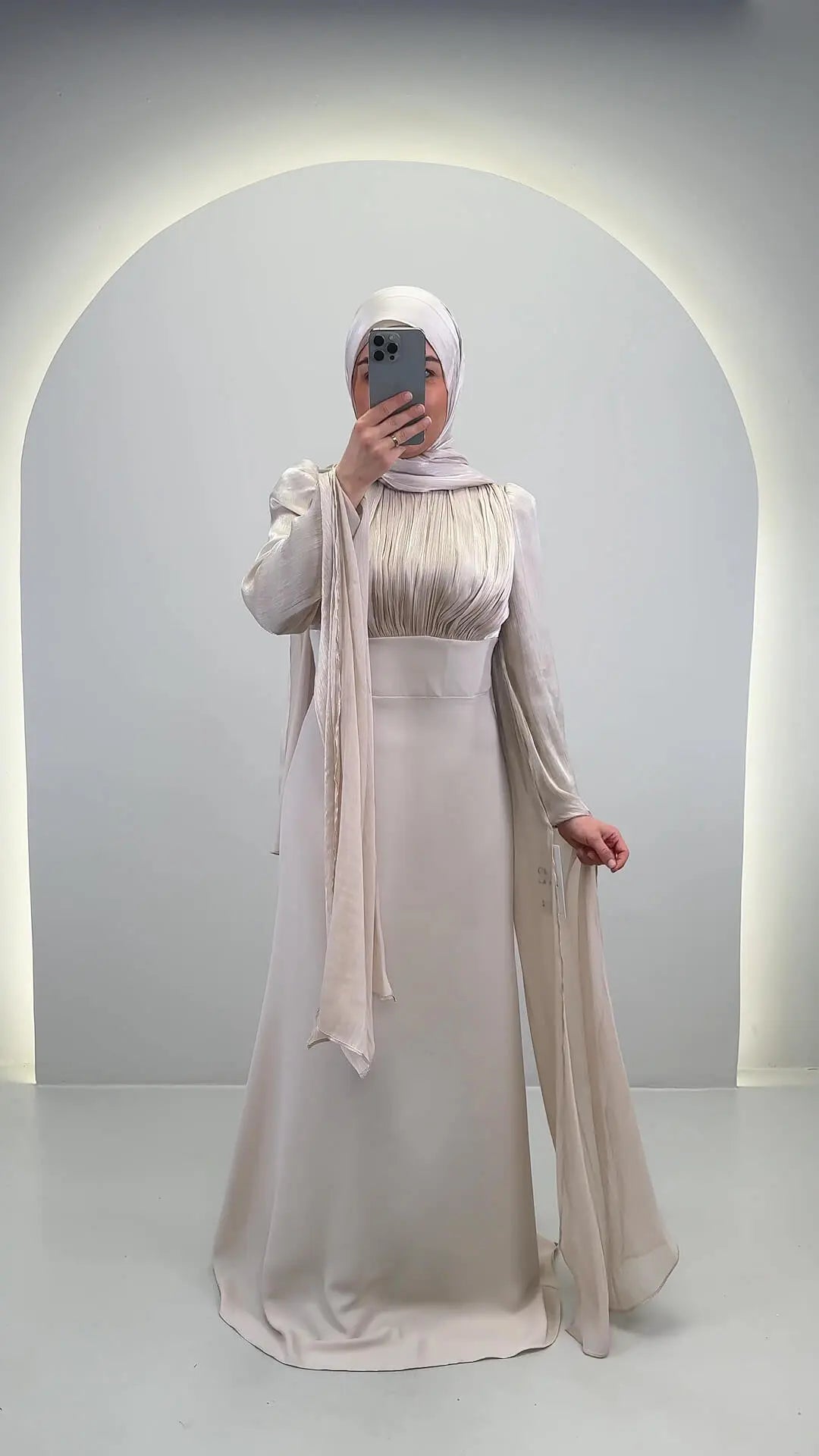 Yarenay aftonklänning beige