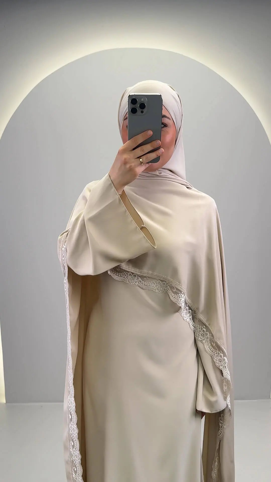 Gizi aftonklänning beige