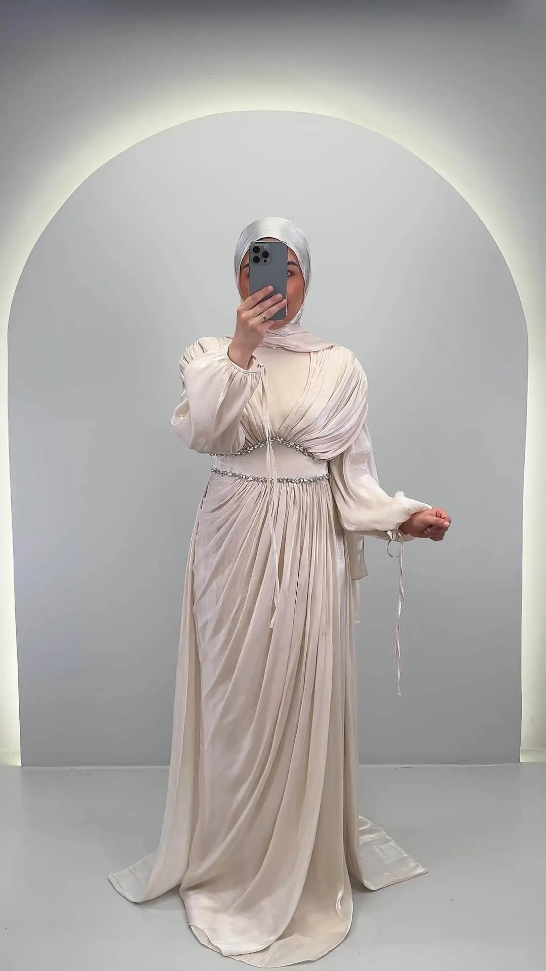 Meslina aftonklänning beige