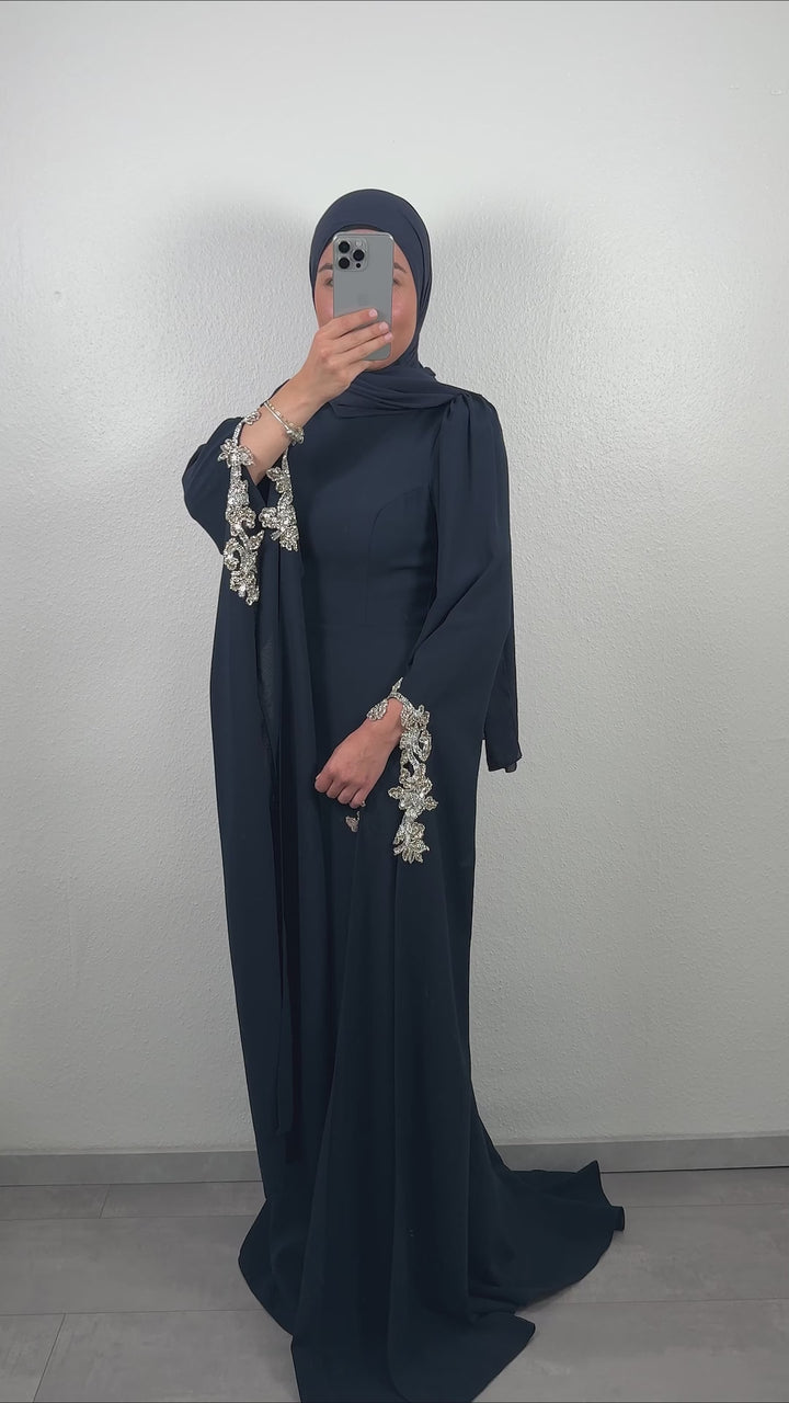 <tc>S</tc>robe de soirée ena bleu foncé