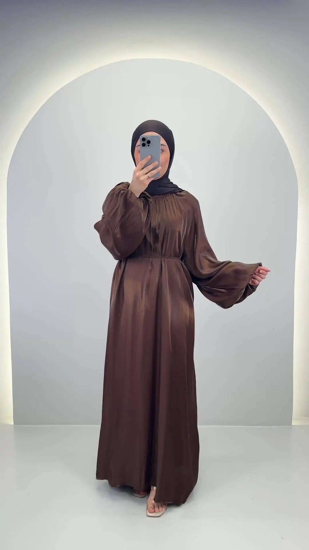 <tc>S</tc>jag<tc>m</tc>Abaya Braun